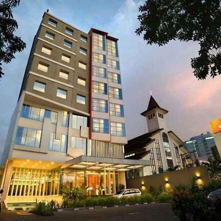 V Hotel Tebet Джакарта Екстер'єр фото