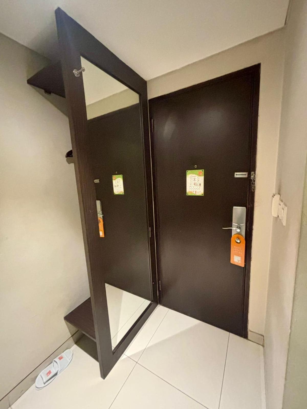 V Hotel Tebet Джакарта Екстер'єр фото