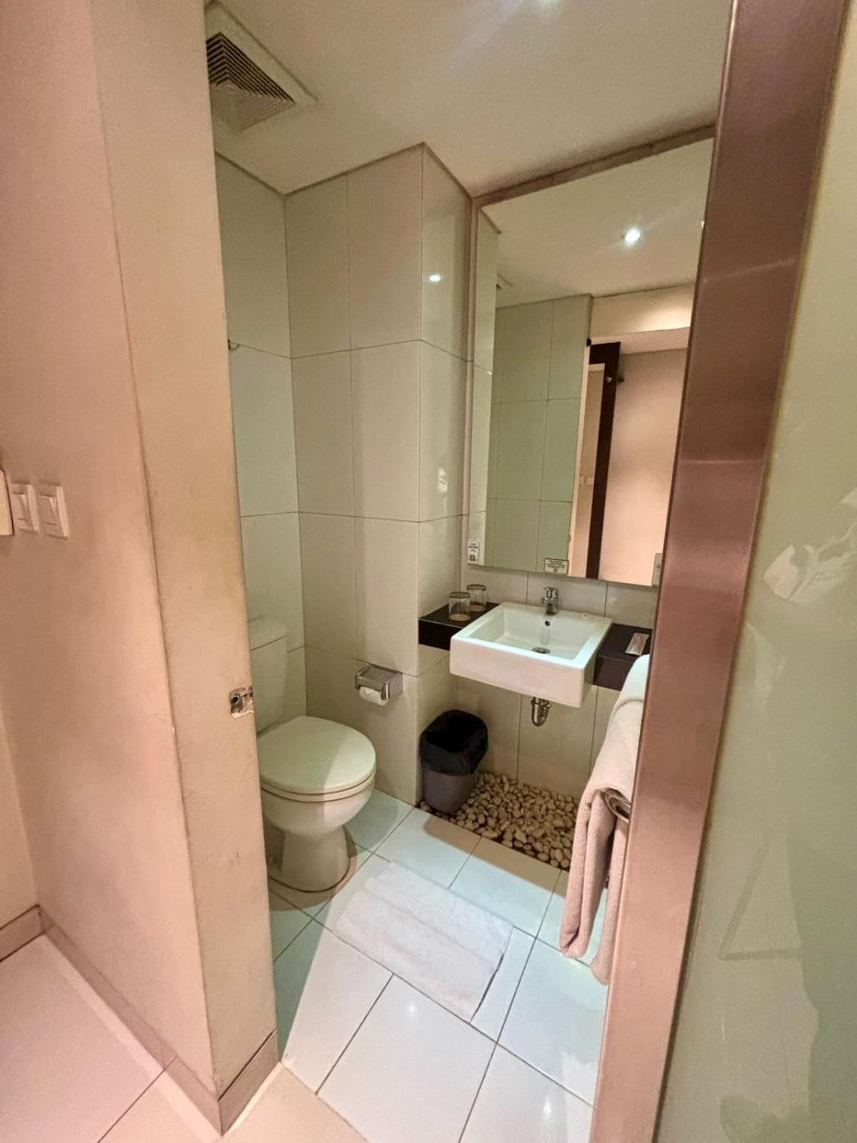 V Hotel Tebet Джакарта Екстер'єр фото