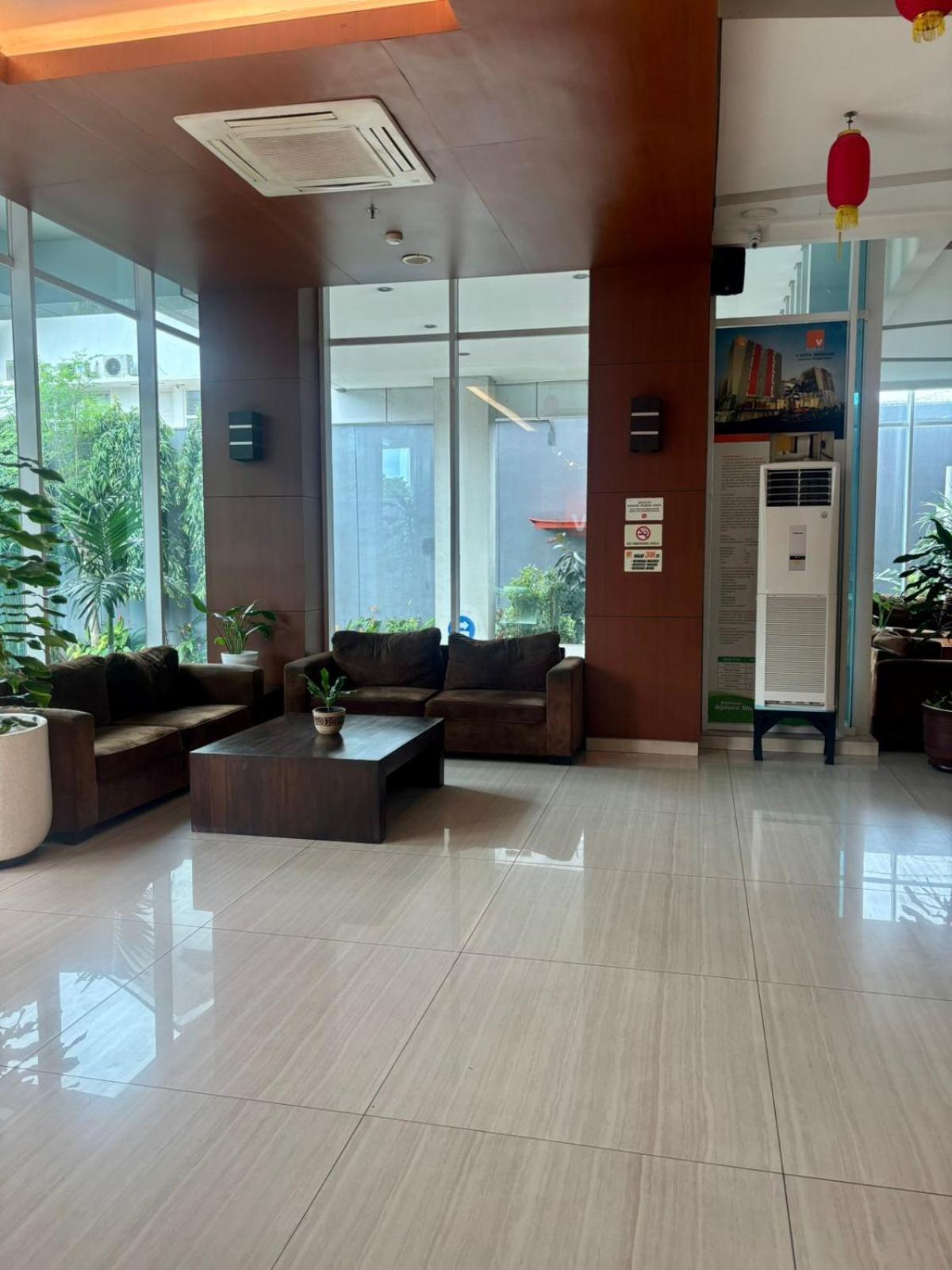 V Hotel Tebet Джакарта Екстер'єр фото