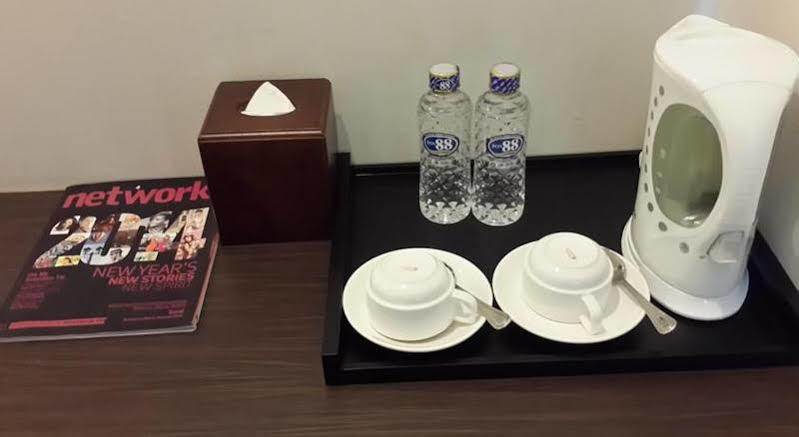 V Hotel Tebet Джакарта Екстер'єр фото
